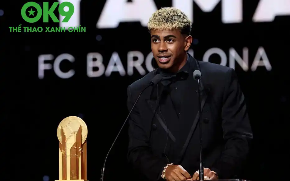 Lamine Yamal giành danh hiệu Kopa Trophy thứ 2 liên tiếp (Ảnh: Le Parisien) Lamine Yamal giành danh hiệu Kopa Trophy thứ 2 liên tiếp (Ảnh: Le Parisien)
