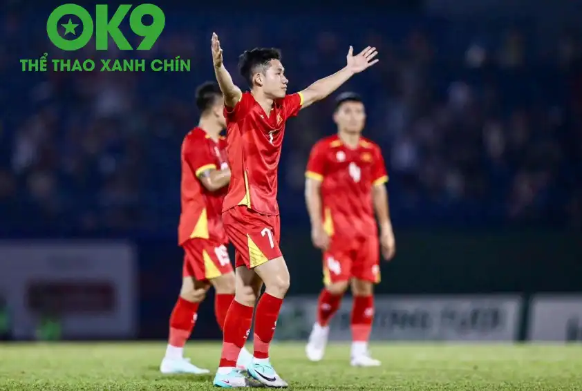 Tiền vệ 25 tuổi ngày càng chứng tỏ được vai trò chủ chốt ở cả CLB lẫn ĐTQG Tiền vệ 25 tuổi ngày càng chứng tỏ được vai trò chủ chốt ở cả CLB lẫn ĐTQG