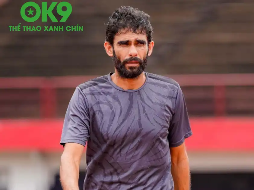 HLV Khalid Jamil không giấu diếm tham vọng hướng đến chiến thắng ở chuyến làm khách tới Singapore sắp tới HLV Khalid Jamil không giấu diếm tham vọng hướng đến chiến thắng ở chuyến làm khách tới Singapore sắp tới (Ảnh: dtnext)