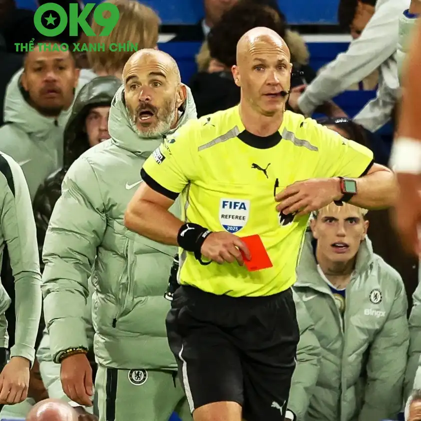 Enzo Maresca bị truất quyền chỉ đạo vì ăn mừng cuồng nhiệt (Ảnh: X). Enzo Maresca bị truất quyền chỉ đạo vì ăn mừng cuồng nhiệt (Ảnh: X).